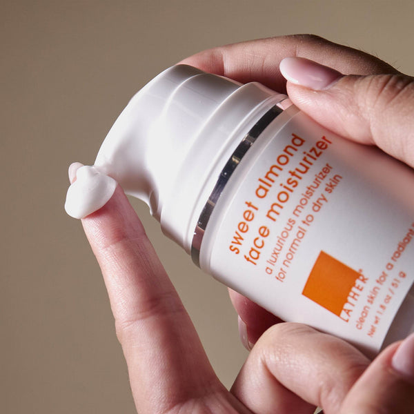 Vitamin-Rich Daily Face Moisturizer with Sweet Almond, Macadamia & Avocado Oils - ZEYTONCART
