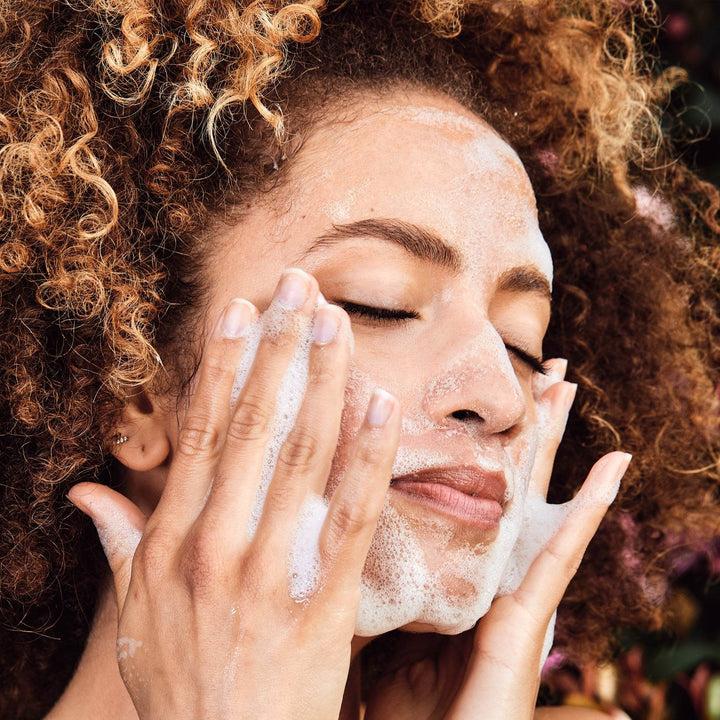 Balancing Botanical Face Wash with White Tea, Rosemary & Chamomile - ZEYTONCART